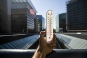  thermometer approaching 40°C during a heatwave in Brussels. Credit: Belga / Hatim Kaghat